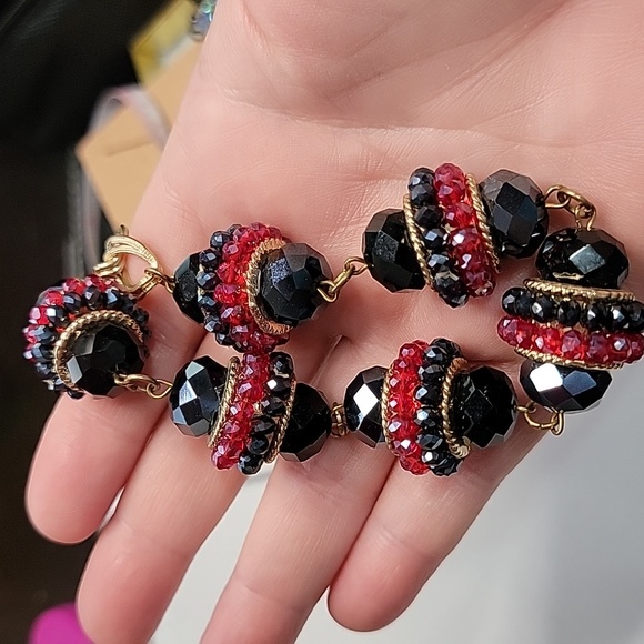 Jessica Simpson gold tone necklace with blue red and black crystal glass beading - Picture 3 of 6